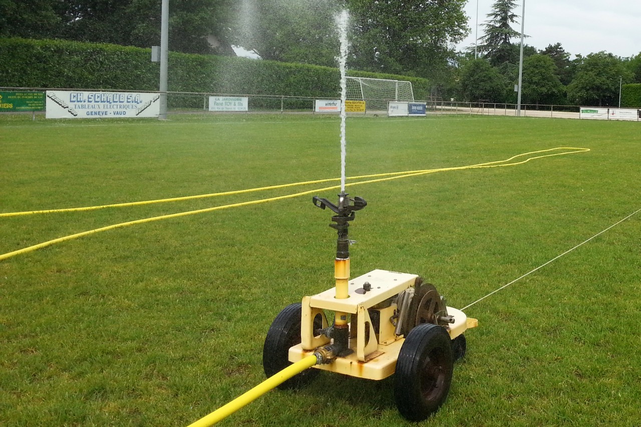 Arrosage mobile pour terrain de football