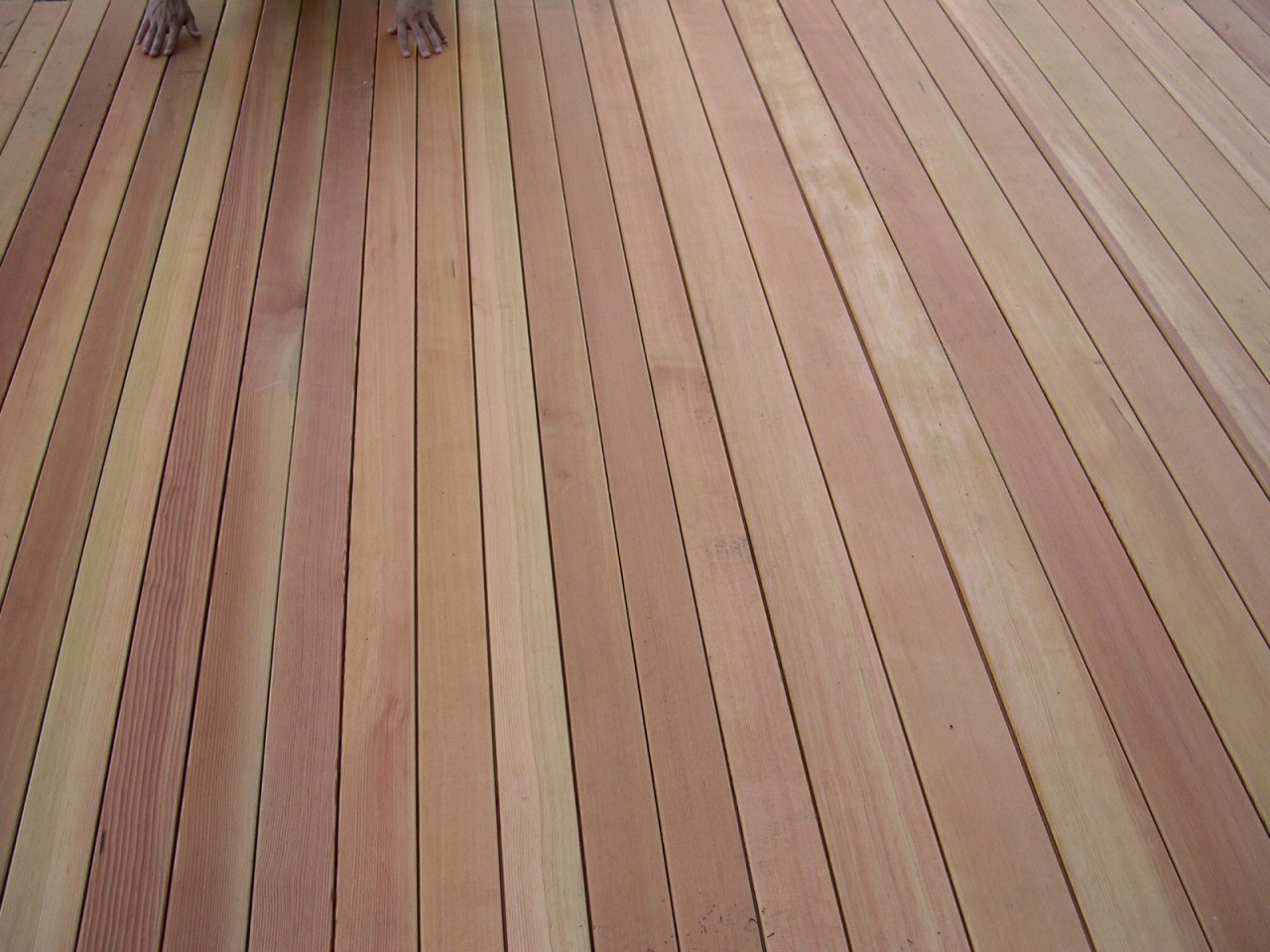 Terrasse en bois composée de lames en pin d’Orégon